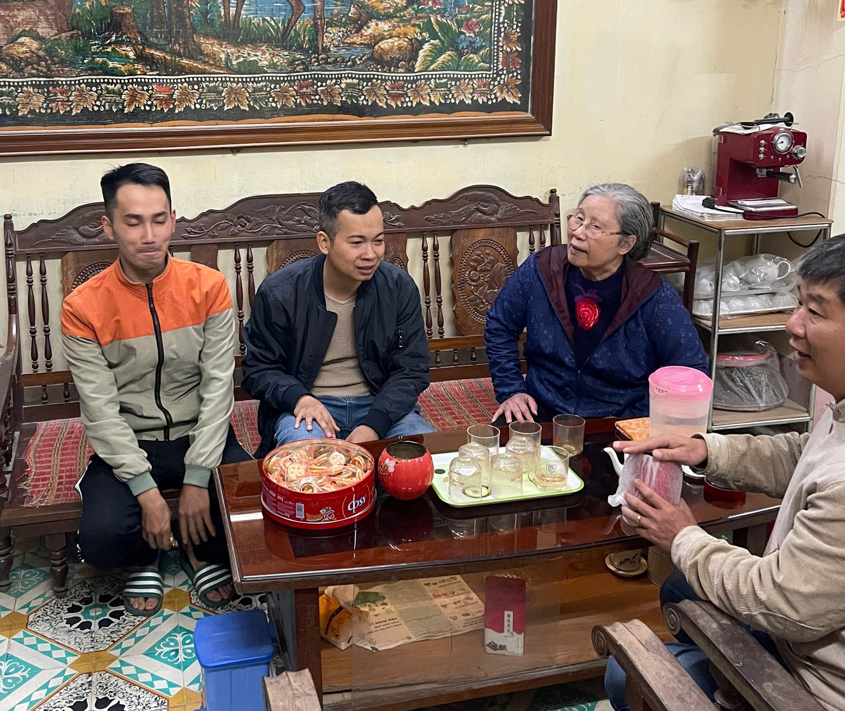 Công an phường Hải Dương kịp thời đưa cụ bà đi lạc về nhà an toàn